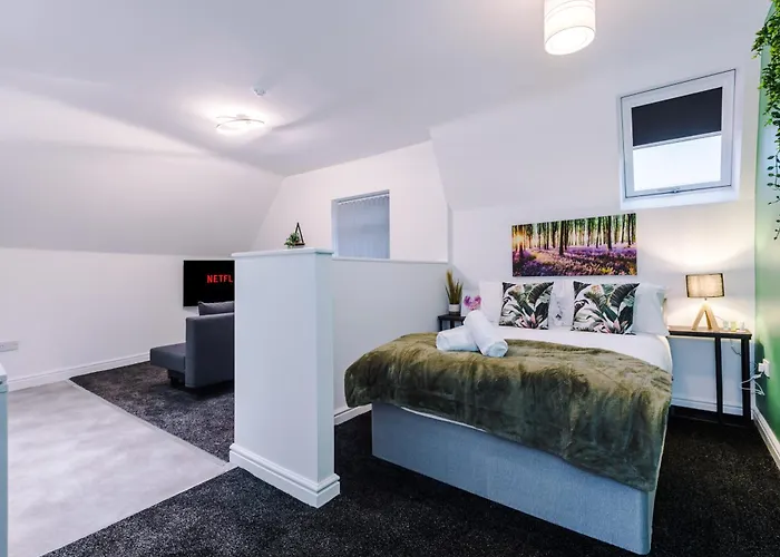 Charming Apartments - Rocky Ln Chambers Flat 6